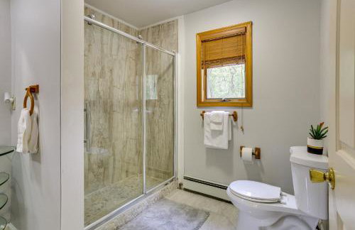 Bushkill Home with Access to Pools and Tennis Courts! - Photo 15