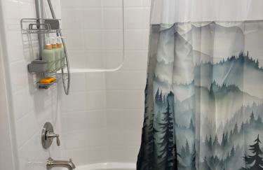 Water & Mountain Views - Family & Pet Friendly - Foto 14