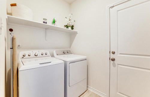 12 Mi to San Antonio River Walk Home with Yard! - Photo 18