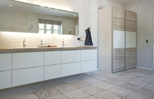 8 Person Holiday Home in Ronne - Photo 10