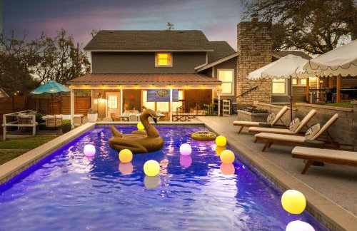 Lux 5BR gem with Heated Pool, SPA, and Outdoor Movie Theater - Foto 35