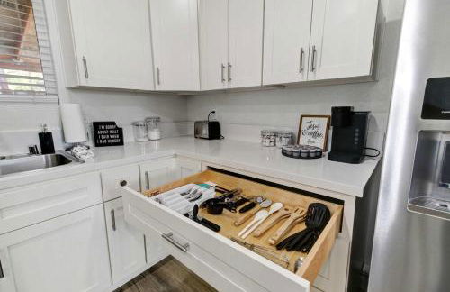 Country Charmer Single Story Cottage Pet Friendly - Foto 16