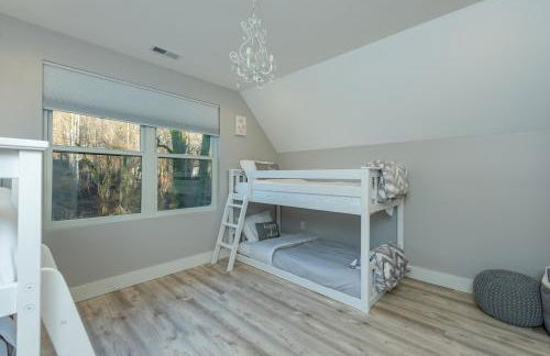 Spacious 4BR Mountain Retreat for 16 in Fairview - Foto 39