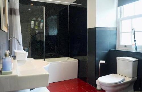 6BR House with Butler, Sauna & Hot Tub in Glasgow - Foto 34