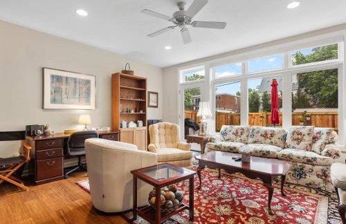 Classy Old Town Getaway 3-BR in Perfect Location - Foto 1