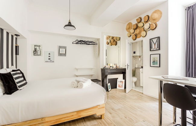 Reva Suites - Photo 2