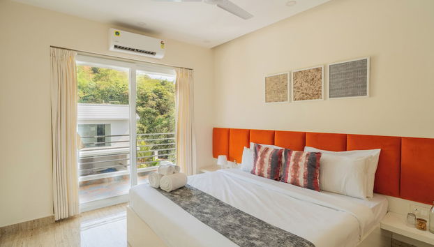 Alaya Stays Luxfort 4 BHK with Pvt Pool - Foto 5, Habitación