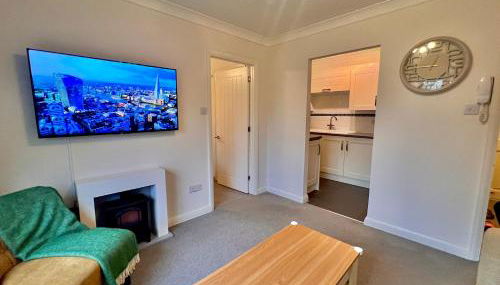 Stylish 1 Bedroom Apartment with Free Parking and Links to London & Essex - Foto 3