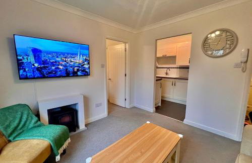 Stylish 1 Bedroom Apartment with Free Parking and Links to London & Essex - Foto 3
