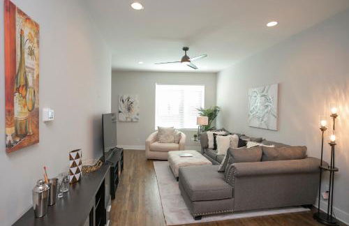 Luxury Townhome Skyline Views Mins To DT - Foto 34