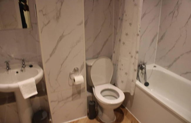 Apartment - Sleeps 2 - Parking - Station Close - Photo 10