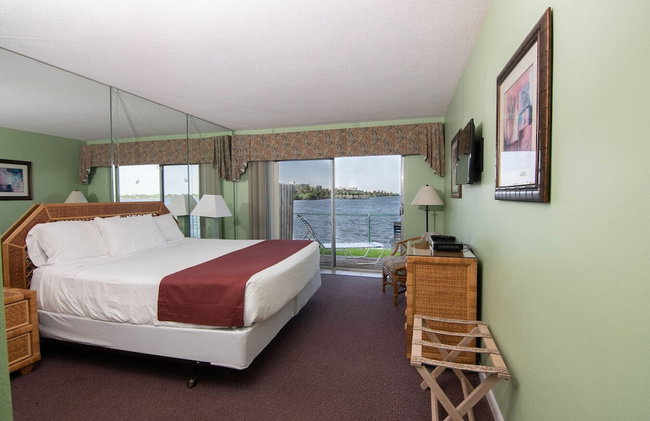 Palm Beach Waterfront Suites - Photo 15