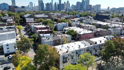 NEW! Urban Oasis, Chic 3-BR 2-BA Corner Unit, Steps Away from NYC! - Foto 2