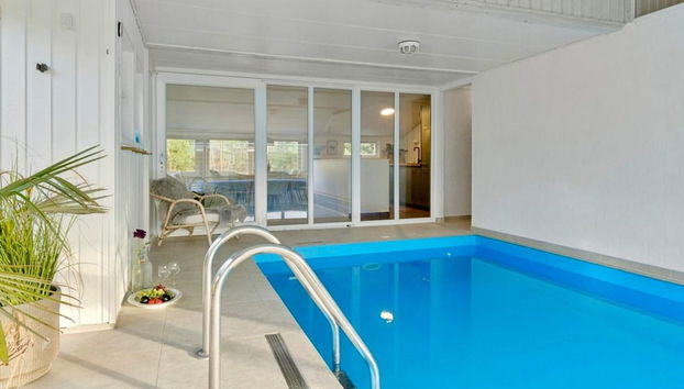 8 Person Holiday Home in Nexo - Foto 5, Piscina