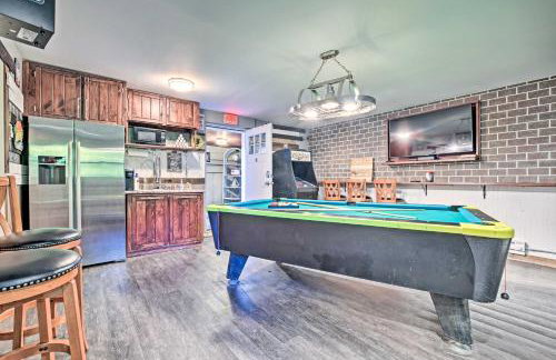 Lakefront Home with Game Room, Theater and Dock! - Foto 25