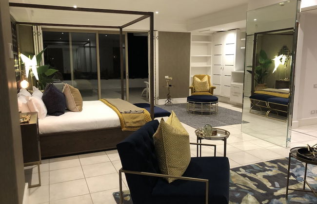 Clifton YOLO Spaces – Clifton Mansion Villa - Photo 8