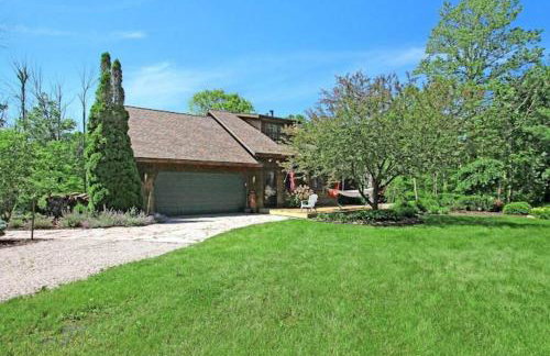 Secluded cabin on 10 acres - hot tub & game room! - Foto 42