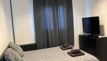 Proche Gare Paris-CDG Stade-de-France Astérix Expo - Foto 3