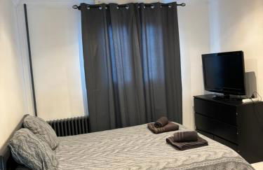 Proche Gare Paris-CDG Stade-de-France Astérix Expo - Foto 3