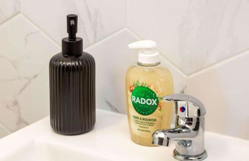 Modern & Stylish 3 Bedroom Home in Peterborough - Photo 17