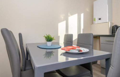 Suite in Leeds Shared Kitchen Parking2 - Pass the Keys - Photo 23