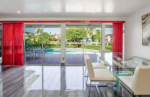 Waterfront Luxe 3BR, Pool, Hot Tub & Dock - Foto 8