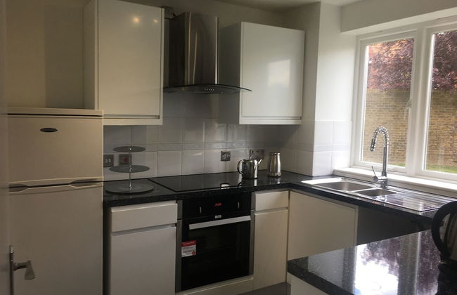 2 Bed Flat, Dedicated Workspace, Parking, 4KTV - Photo 15