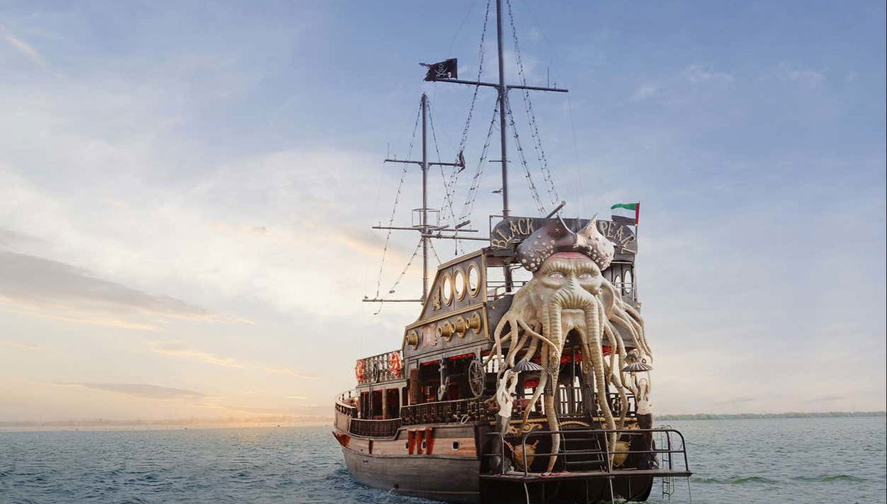 Paseo en barco pirata por el Canal de Dubái - Foto 1