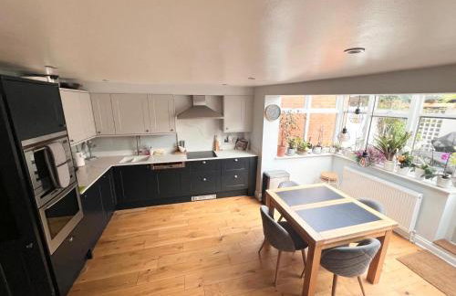 2 Bed Holiday Home with River Views - Photo 1