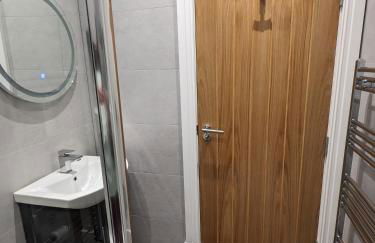 Modern aptmt, 2 Stops to Central London, Smart lock, Netflix - Foto 6