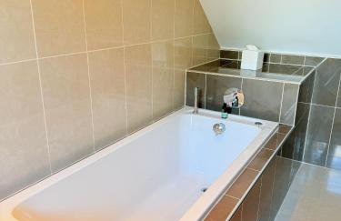 Luxury Villa with Beach Hut and Hot Tub - Photo 28