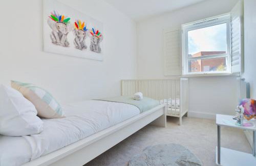 Modern Spacious 3 Bedroom House in Canterbury with En Suite and Free Parking Perfect for Contractors & Families - Photo 14