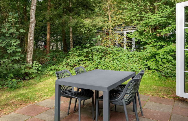 Cosy Chalet With Combi-microwave, Next to a Nature Reserve - Photo 17