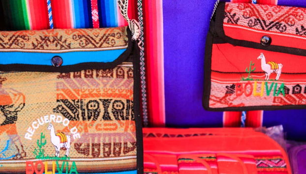 Excursión a Puka Puka y Tarabuco