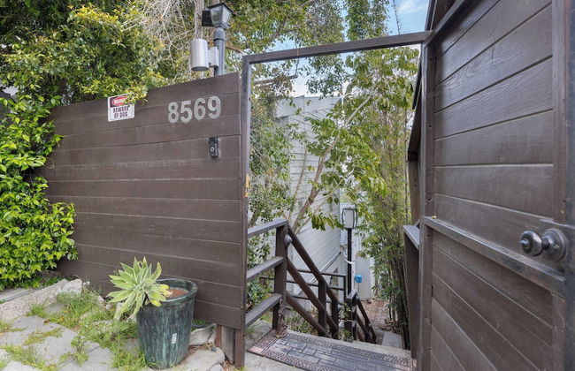 A-lister by Avantstay Hollywood Hills Luxe Group Escape w/ Pool - Photo 40