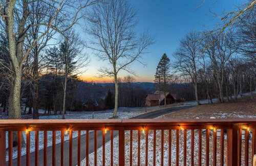 6 Br Cabin Hot Tub Fire Pit Min to Hatley Pointe - Foto 67