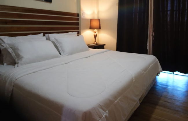 King Bed 2BR European Style City Center in Davao City Philippines - Foto 2