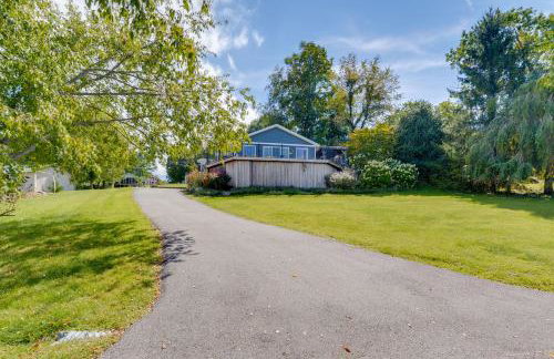 Radford Home with Wraparound Deck! - Foto 29