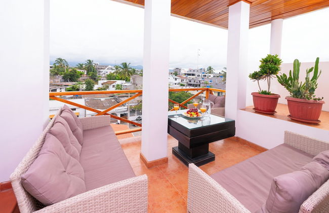 Galapagos and Beyond - Photo 12