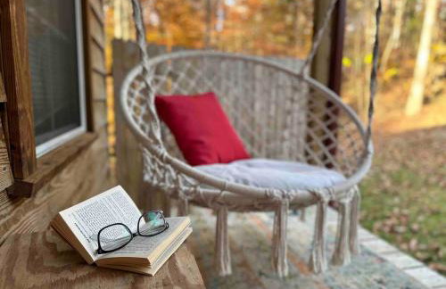 Romantic Cabin, Hot Tub, Lake Access, OutdoorLiving! - Foto 8