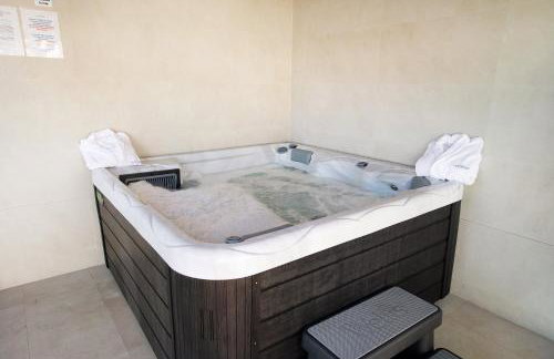 Villa Rosa com Piscina e Jacuzzi - Foto 15