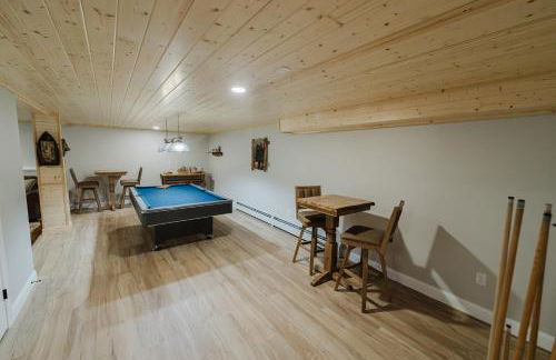 NEW! Modern Getaway - Hot Tub l Fire Pit l Pool table - Foto 24