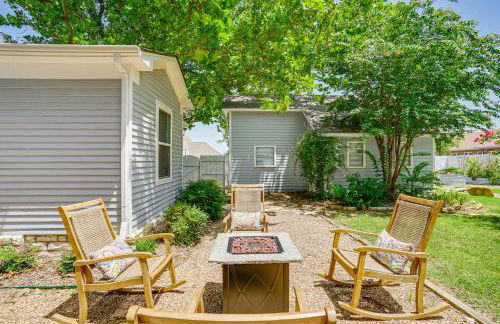 Granbury Home with Fire Pit, Walk to The Square! - Foto 32