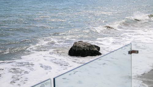 Malibu Beachfront Home with Rock Spa Ocean Views & Huge Deck - Foto 5