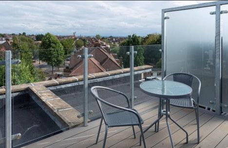 Newly Refurbished 2 bed with Fantastic View - Foto 36
