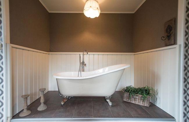 Magnificent Luxury Chateau in Vast Garden with Sauna & Hot Tubs - Photo 44