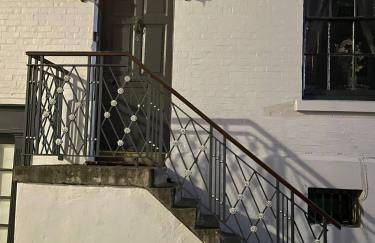 Montague House Town Centre sleeps up to 12 guests - Photo 48