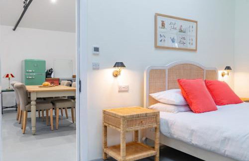 Funzi- Private Norfolk Retreat dog friendly garden - Photo 20