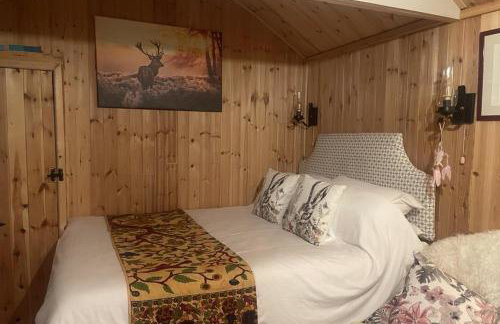 1 Bedroom Cabin Sleeps 2, Private Garden, Wifi - Photo 31