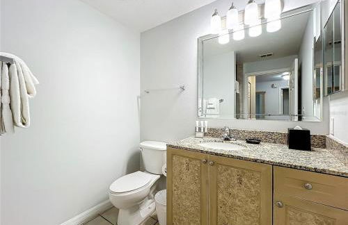 Spacious 3 Bed 3 Bath Luxury Condo 5 min from Disney - Photo 21